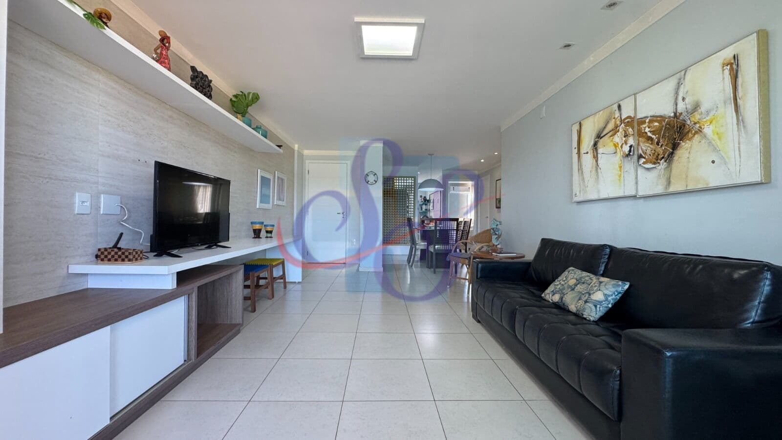 Apartamento de alto padrão, nascente e mobiliado no Porto das Dunas! Golf Ville