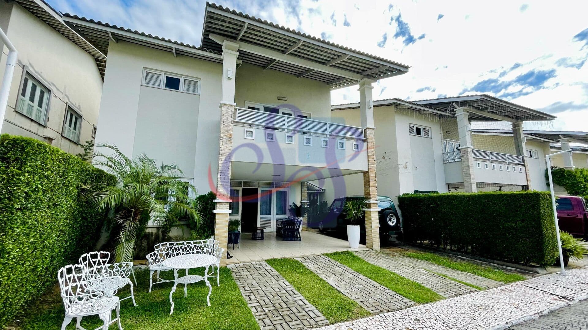Belíssima casa duplex com 4 suítes