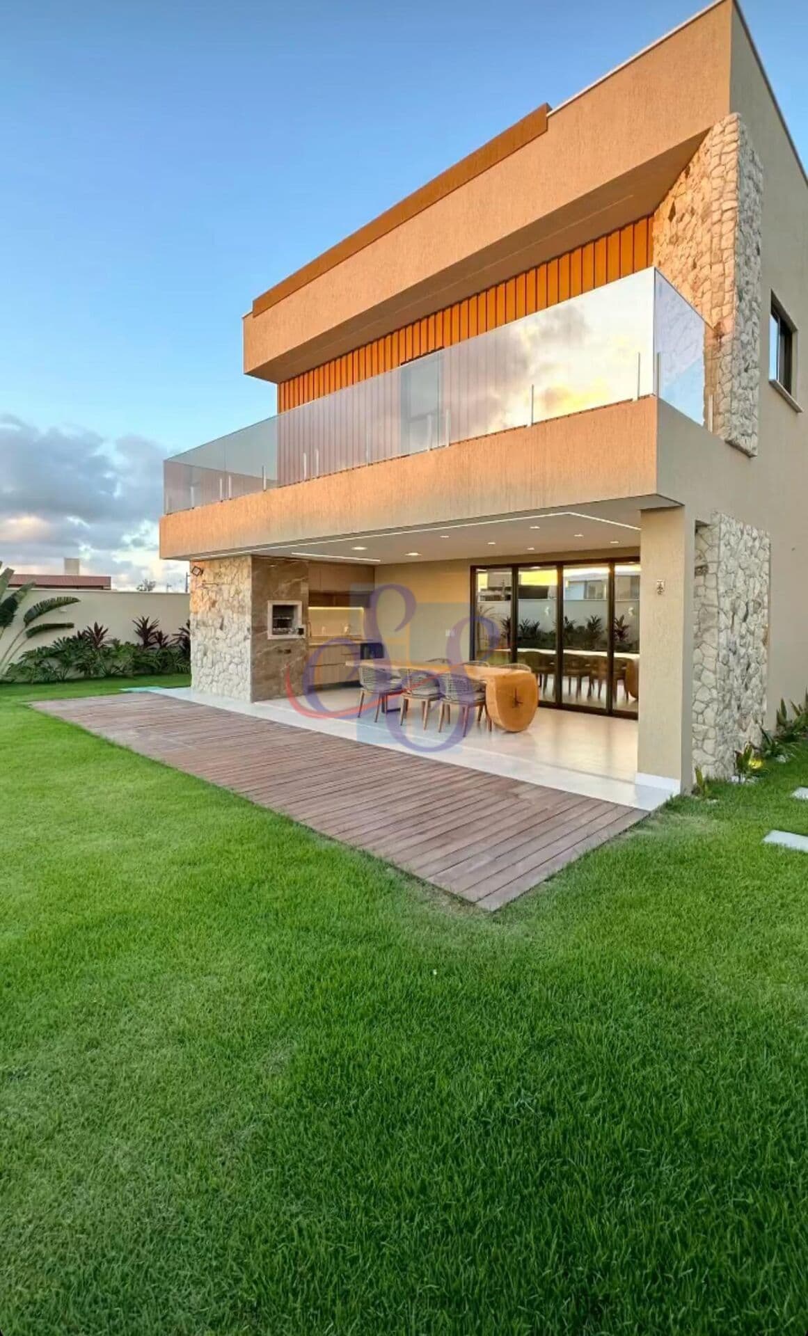 Belíssima casa de alto padrão no Alphaville Ceará