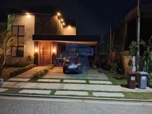 Linda casa nascente, com 4 suítes e piscina privativa na Cidade Alpha.