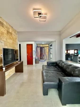 Casa duplex em condomínio na Lagoa Redonda - 4 suítes