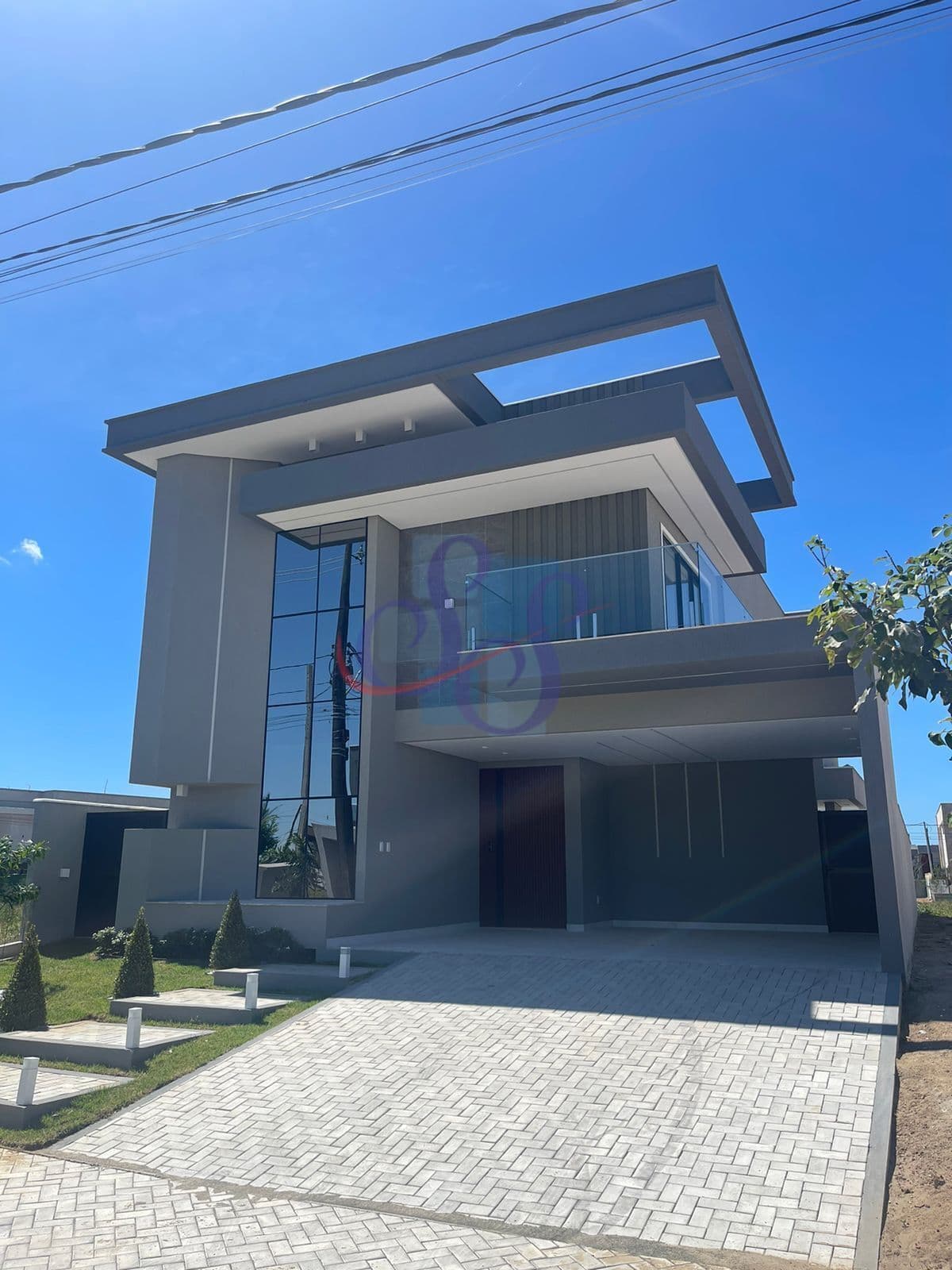 Linda casa de alto padrão na Cidade Alpha com 3 suítes