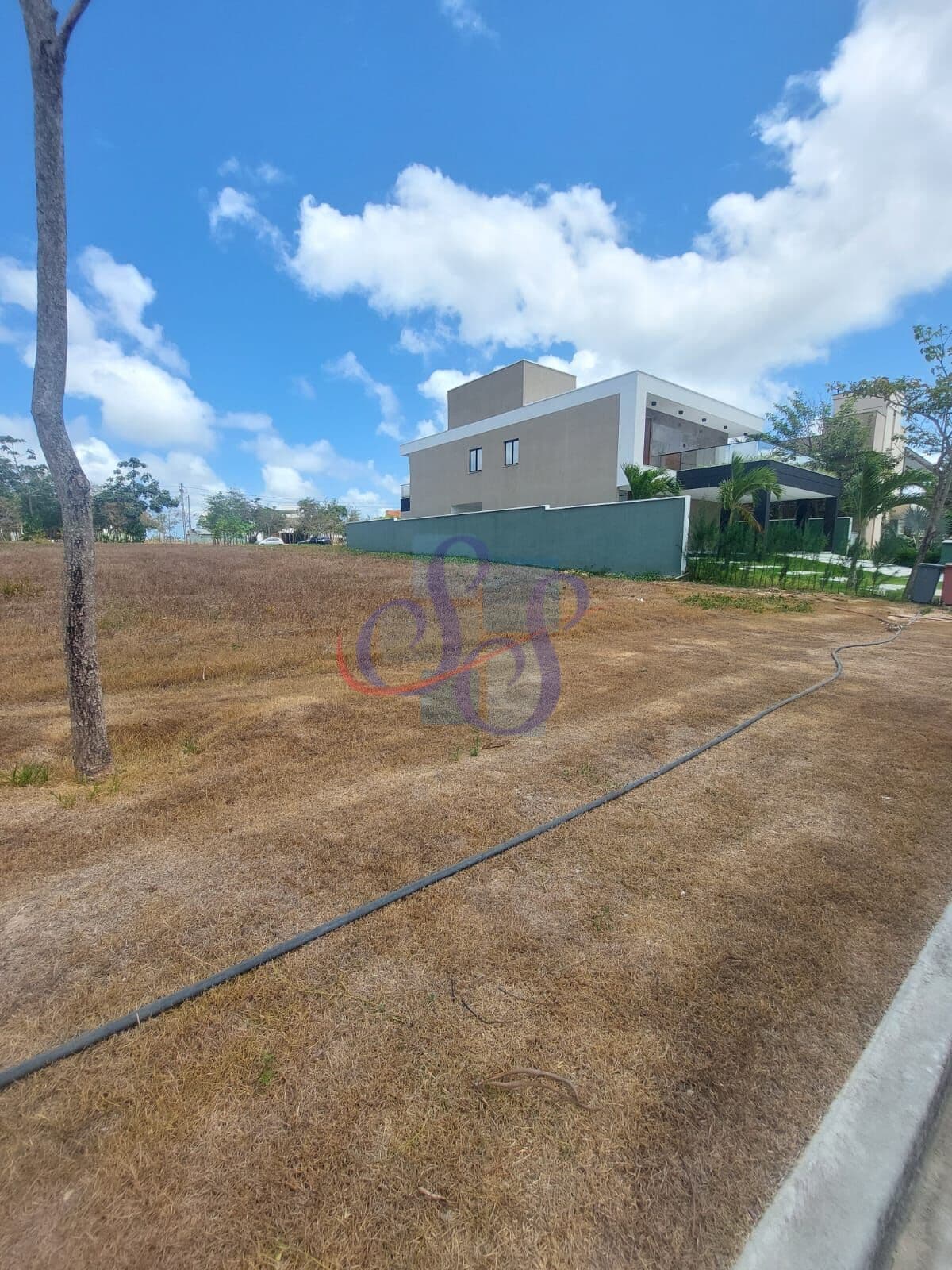 Lote em localização privilegiada na Cidade Alpha com 460,95m²