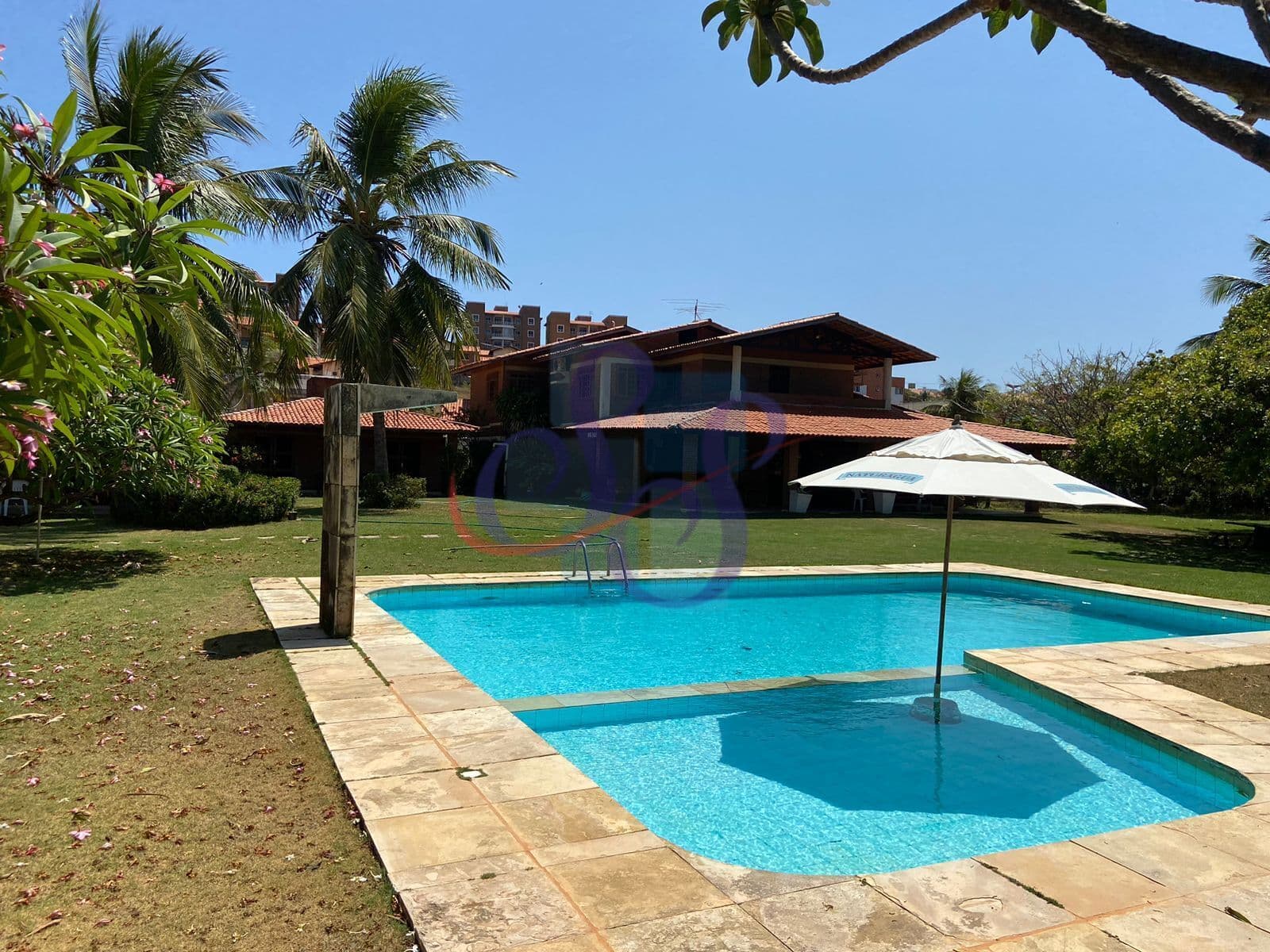 Ampla casa com 8 quartos e lazer completo no Porto das Dunas