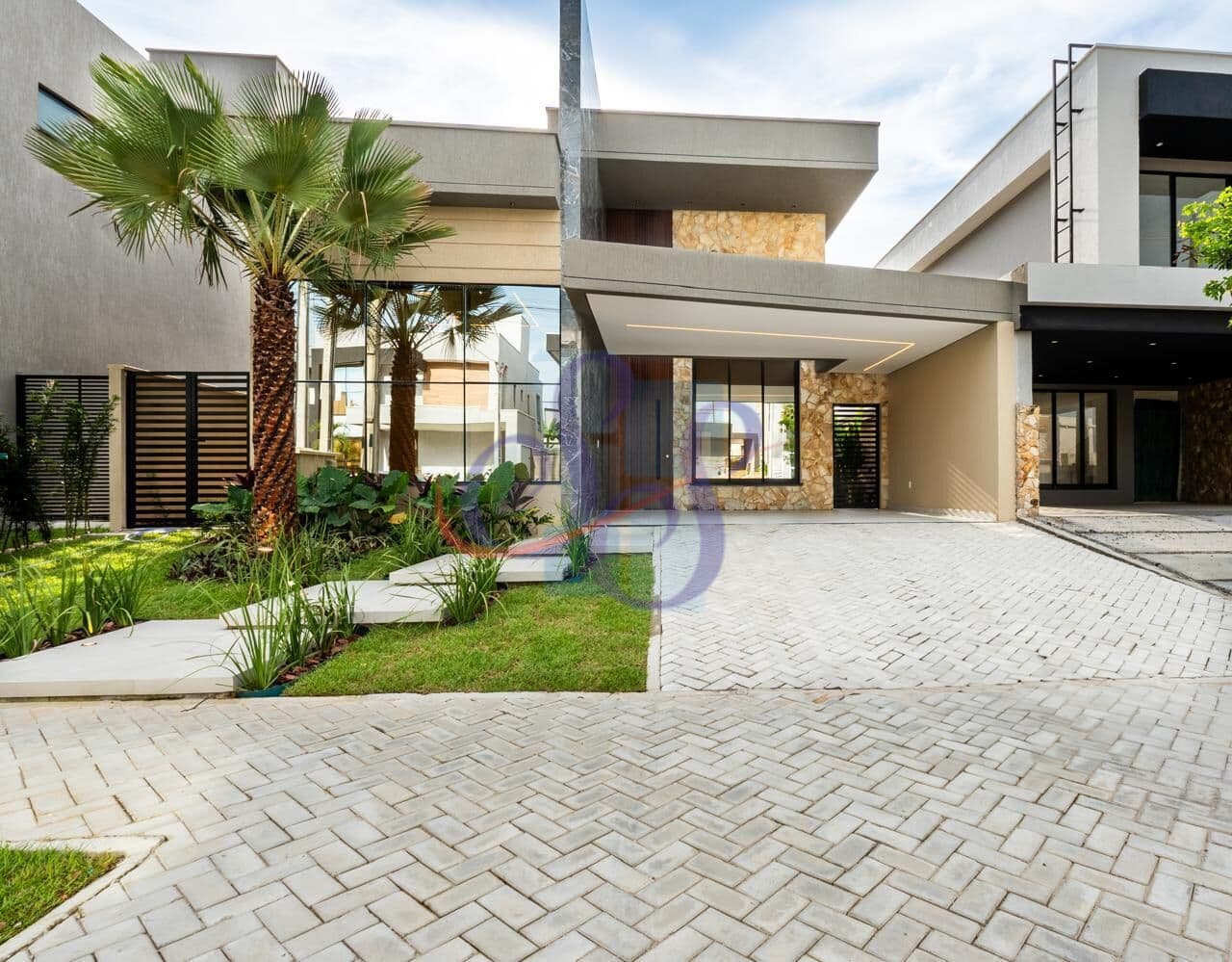 Casa espetacular com 3 e lazer completo na Cidade Alpha!