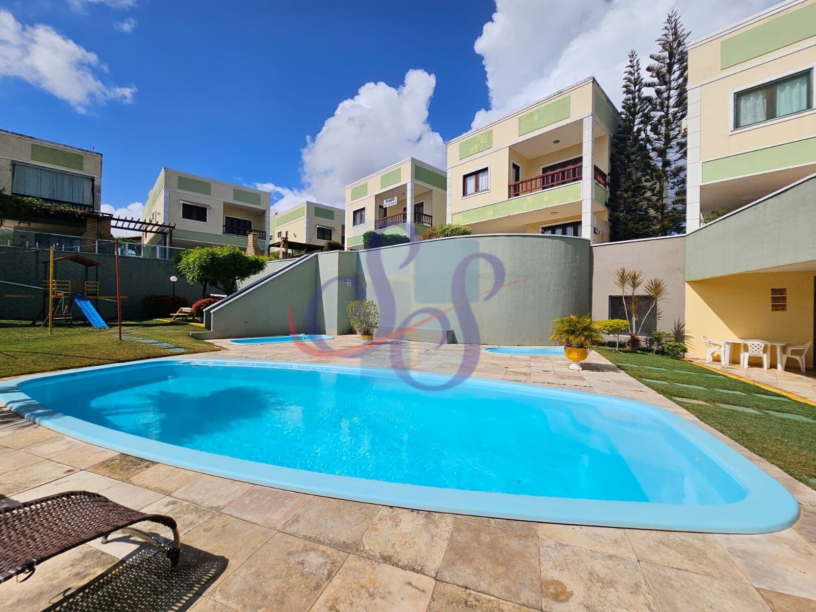 Casa duplex, nascente e com vista mar em Porto das Dunas - Lazer completo.