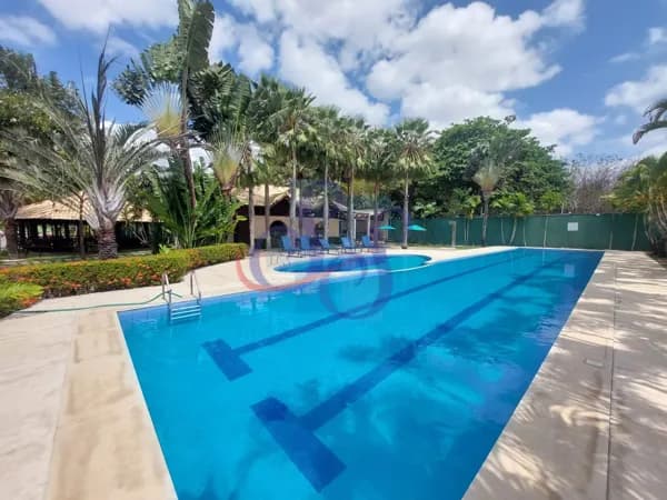Casa duplex em condomínio com 3 suítes - Eusébio
