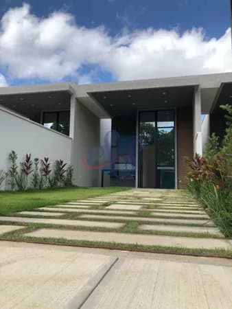 Casa ampla com 4 suítes com excelente localização em Eusébio.