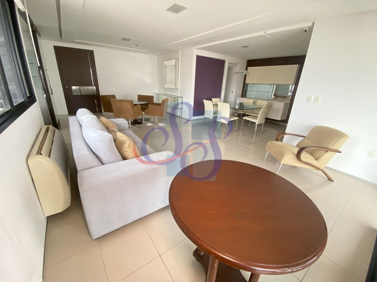 Amplo apartamento de alto padrão com 3 suítes no Guararapes