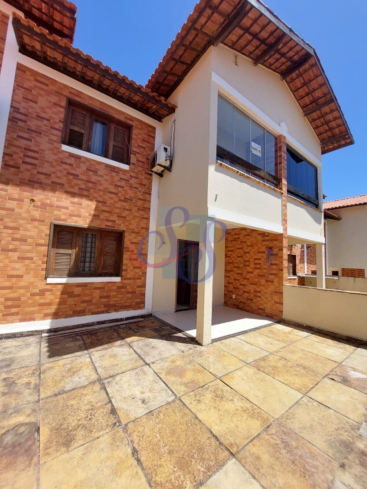 Excelente casa duplex com 3 quartos no Porto das Dunas.