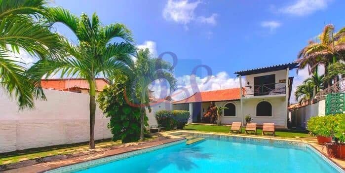 Casa duplex no Porto das Dunas com 6 dormitórios, piscina privativa.