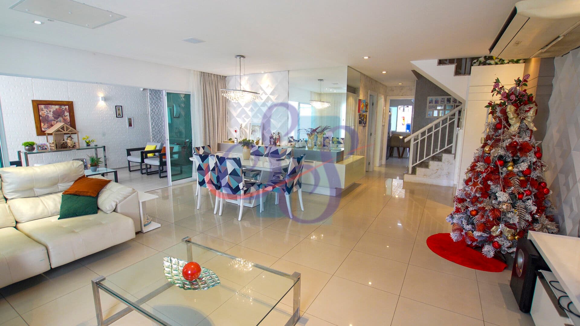 Belíssima casa no bairro Dunas com 4 suítes e lazer completo!