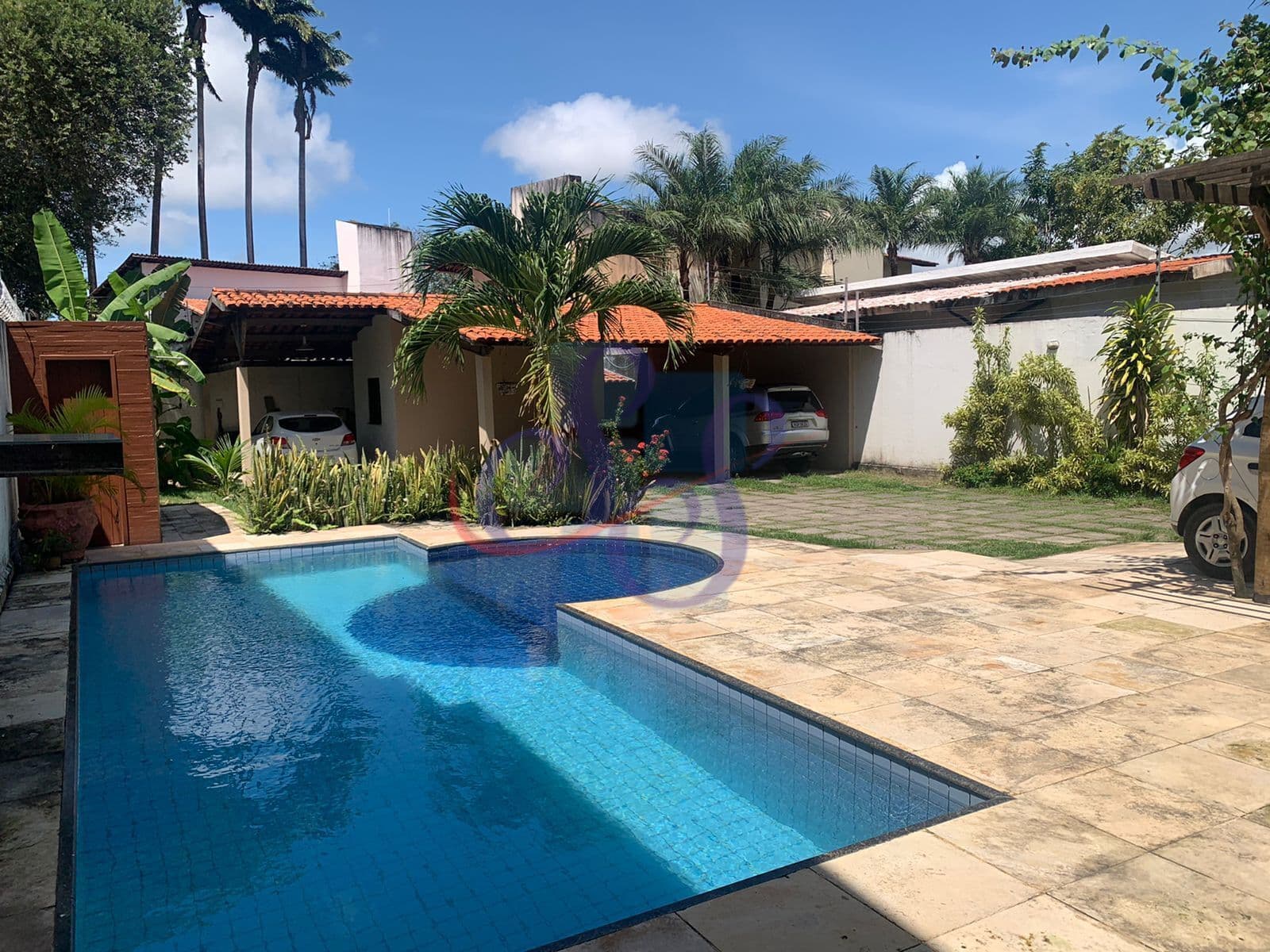 Excelente casa no Alpha Village com 4 suítes.