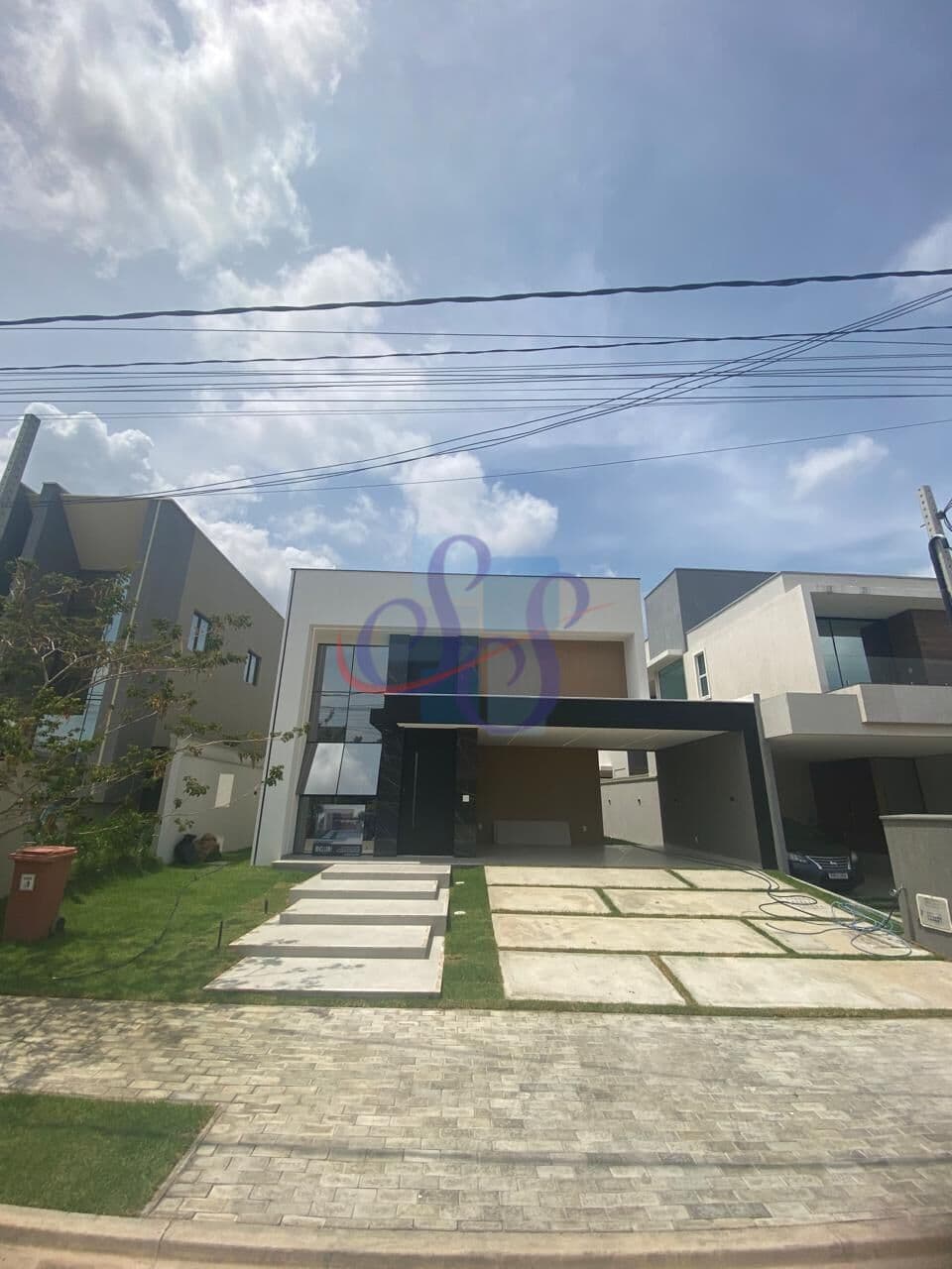 Linda casa com 3 suítes e piscina privativa - Terras Alphaville
