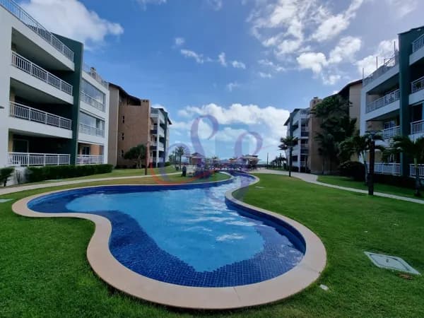 Apartamento térreo no Porto das Dunas com 3 dormitórios, lazer completo.