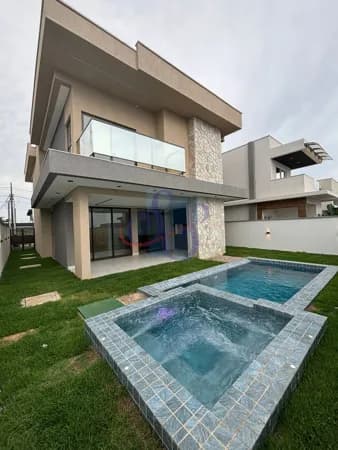 Belíssima casa com 4 quartos na cidade Alpha!