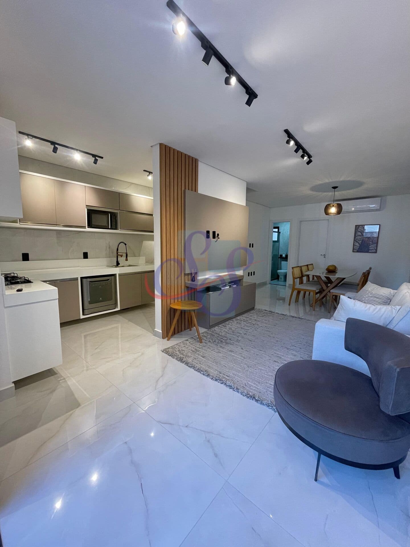 Casa duplex e nascente com 4 suítes - Eusébio