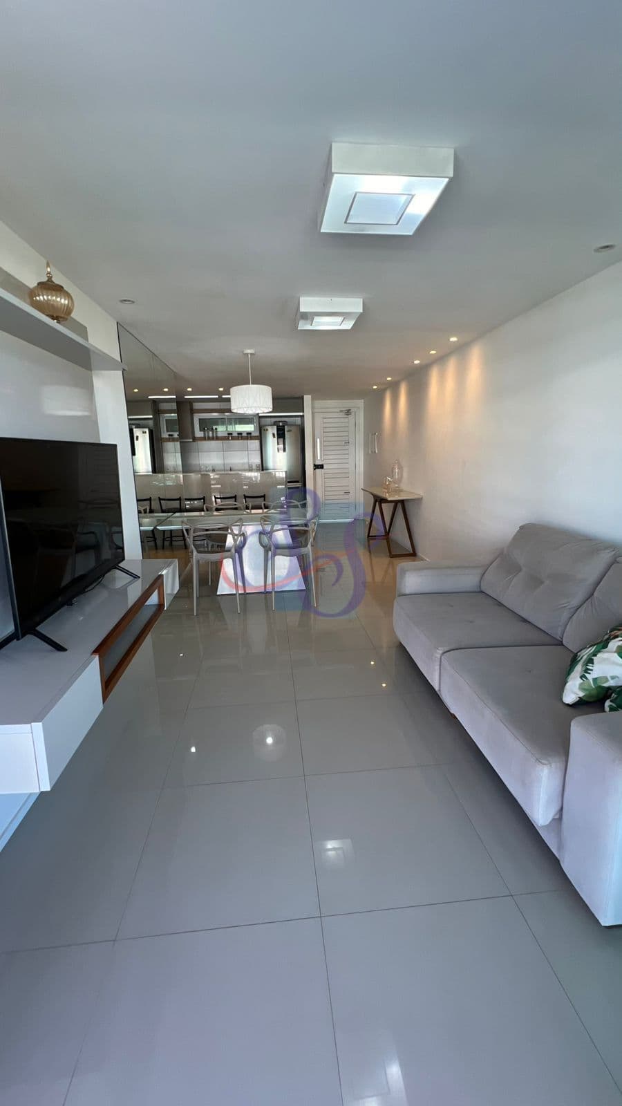 Apartamento nascente e mobiliado no Porto das Dunas.