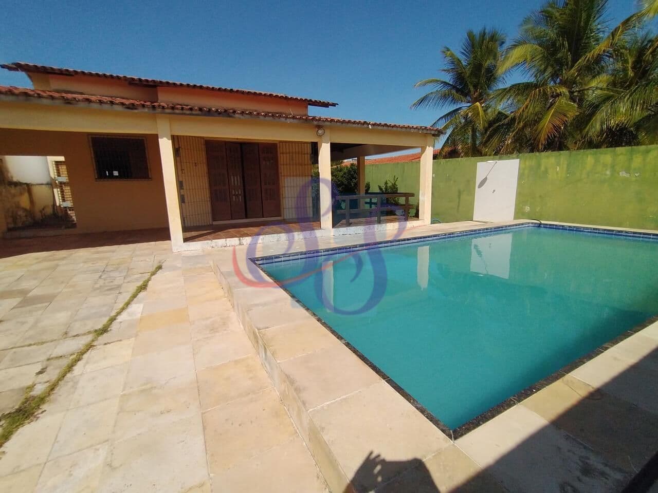 Casa ampla com 4 suítes próximo da praia - Aquiraz