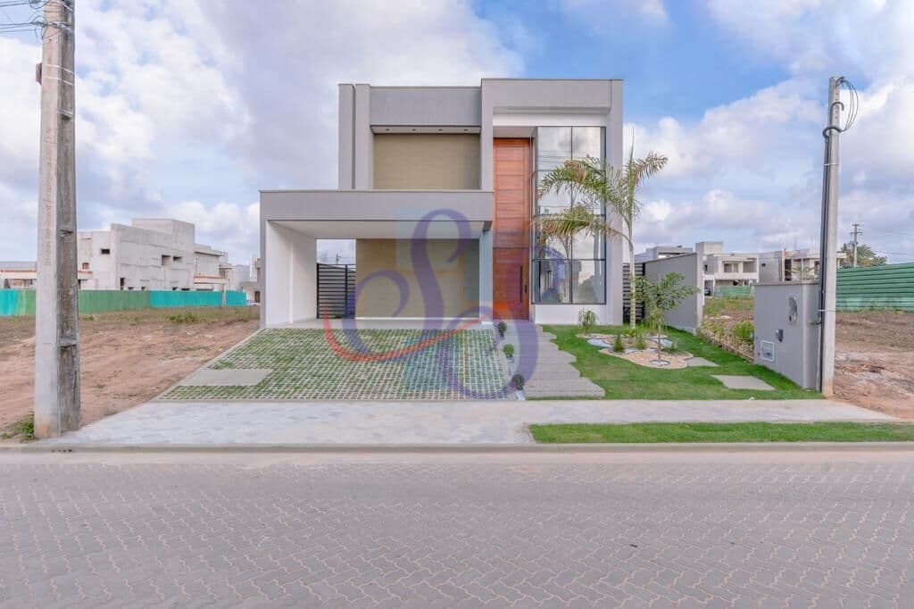 Linda casa duplex na Cidade Alpha com 3 suítes, piscina privativa