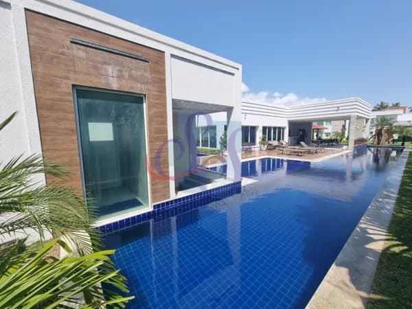 Casa duplex em condomínio com 3 suítes
