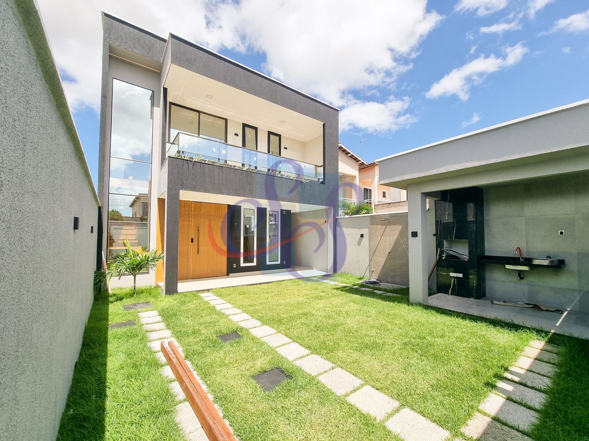 Excelente casa duplex com 3 suítes