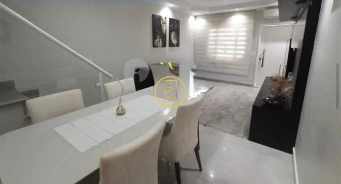 Casa em Condomínio Fechado — Conforto e Segurança