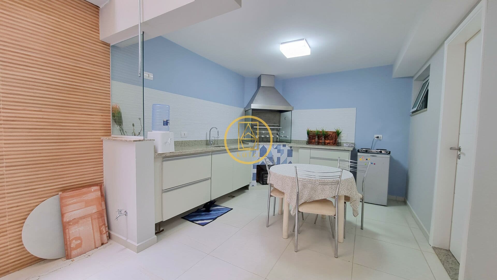 Casa em Condomínio com 4 Dormitórios e Espaço Gourmet Privativo