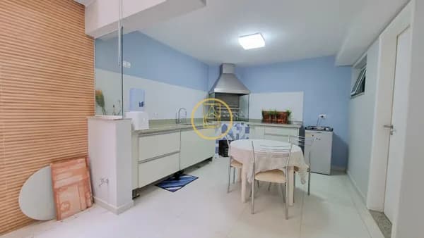 Casa em Condomínio com 4 Dormitórios e Espaço Gourmet Privativo