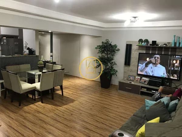 Apartamento Reformado em Ótima Localização