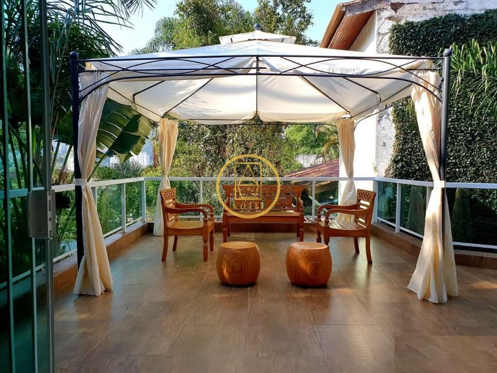 Casa Térrea de Alto Padrão com Piscina Privativa