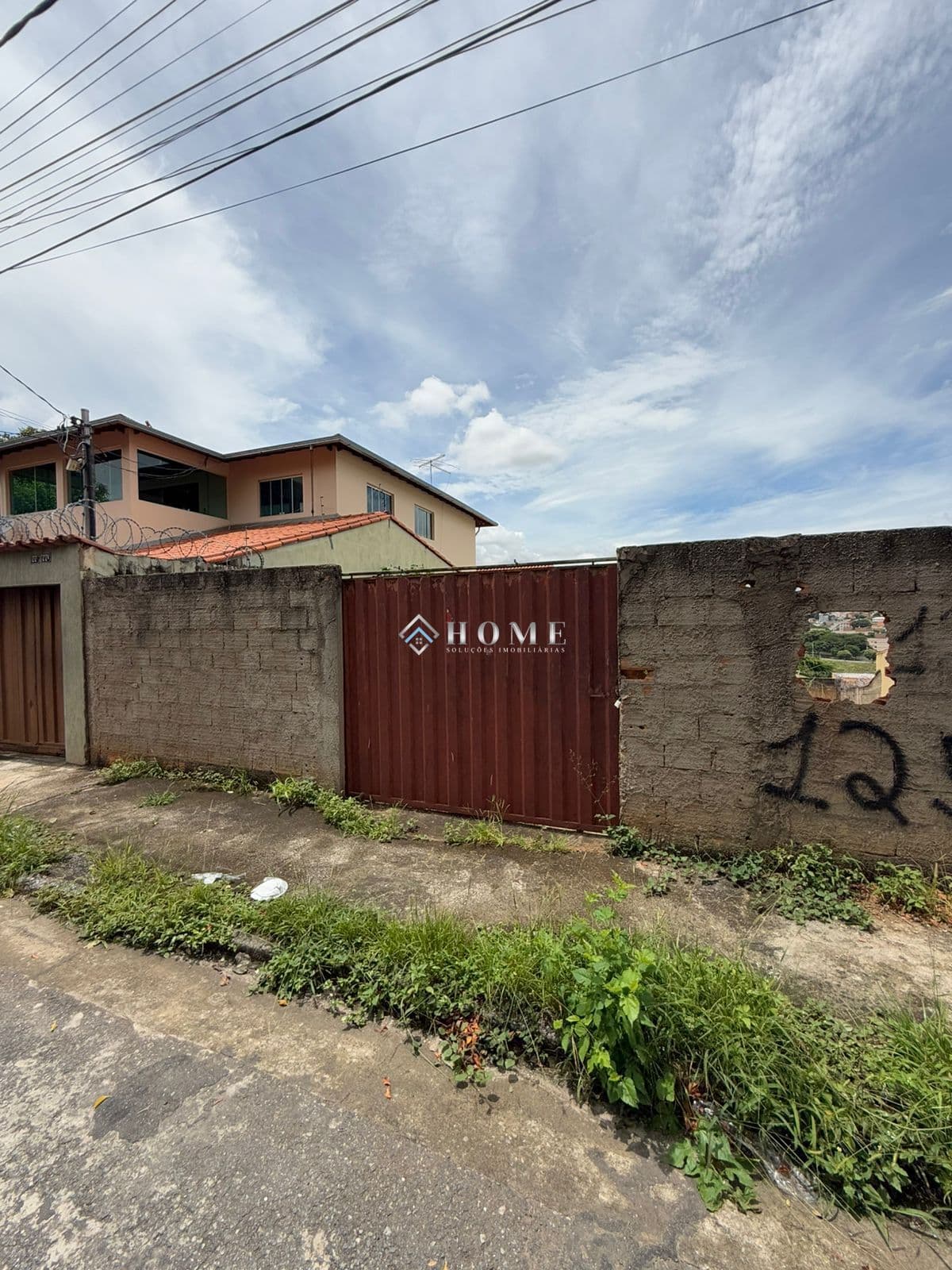 Lote de 279 m2 a venda no bairro Santa Mônica-BH.