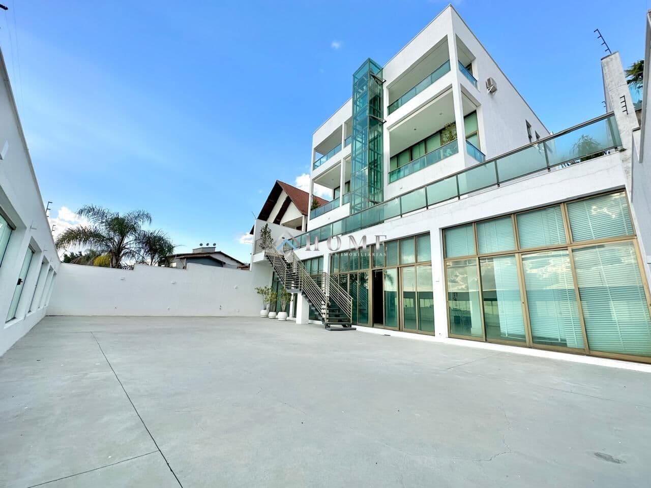 Mansão com ótima localização no bairro Estoril-BH