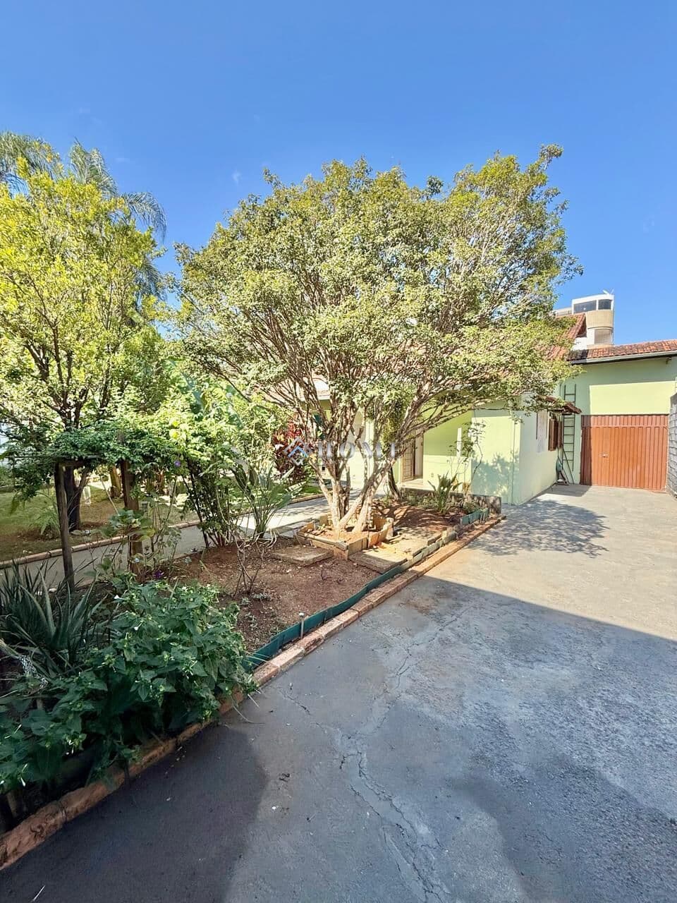 Casa 2 quartos em lote de 420 m2 à venda no Castelo-BH.