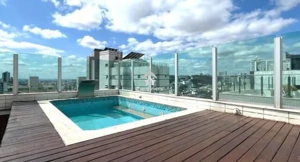 Charmosa e conservada Cobertura Duplex 4 Quartos, Suíte, 255,6m2, Espaço Gourmet, Piscina com Cascata e Deck - No Buritis