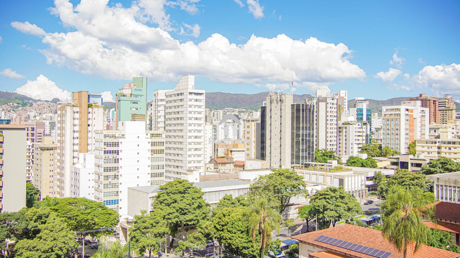 Linda Cobertura Duplex 1 Quarto, Suíte, 90m2, Terraço, no Ponto mais Histórico e Charmoso do Lourdes