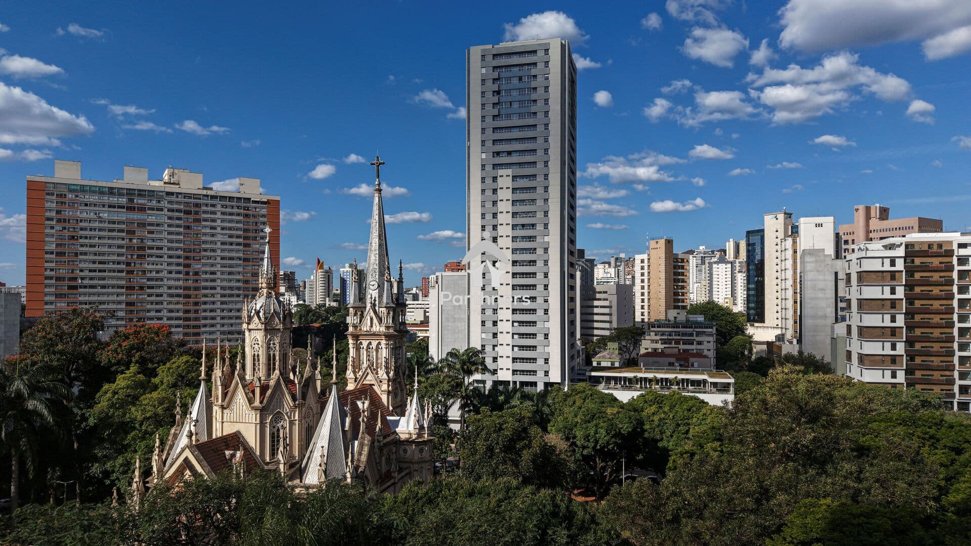 Charmoso Apto em Prédio Icônico, 2 Quartos, 2 Suítes, 74,86 m2, Andar Alto no Funcionários
