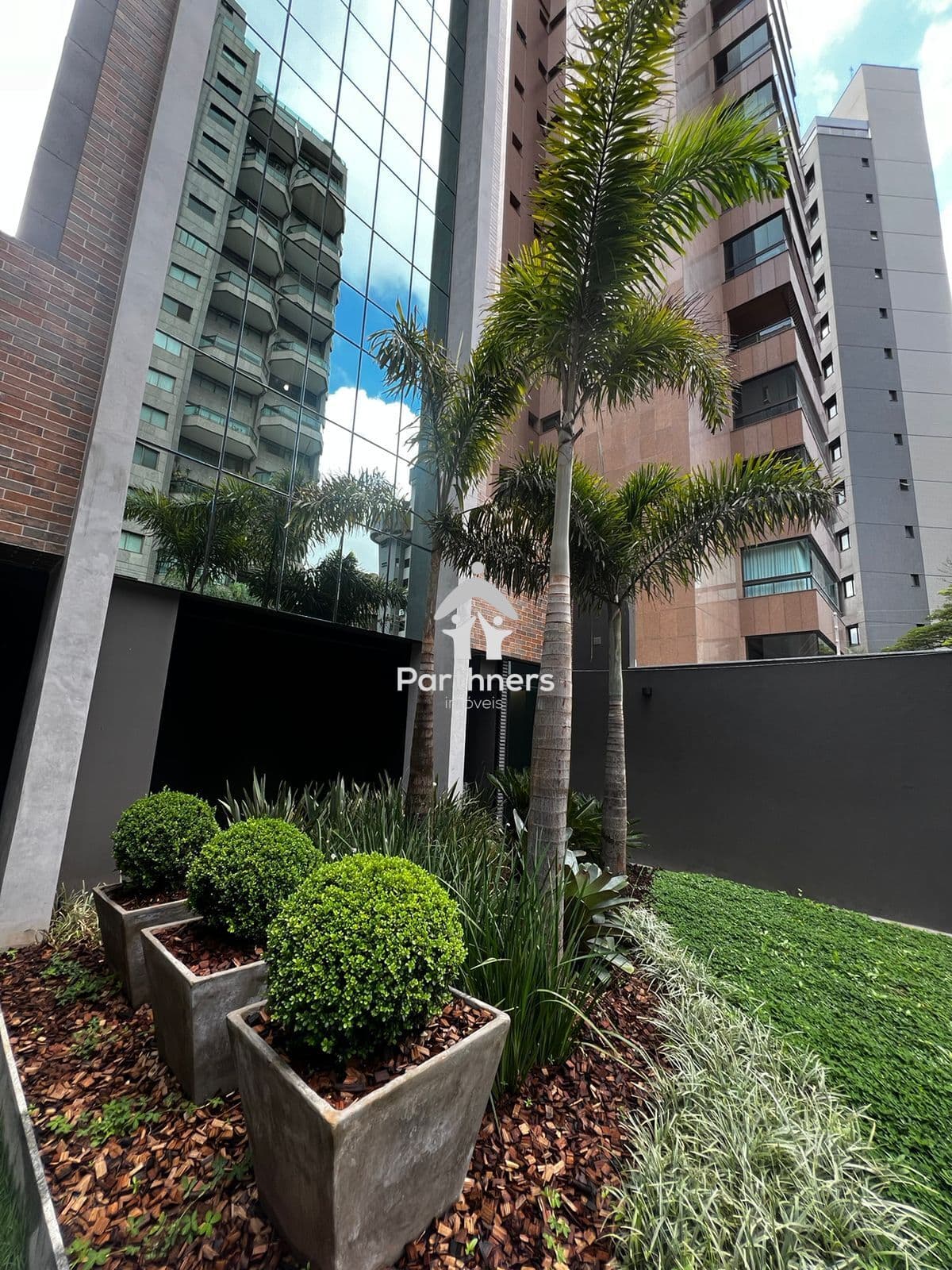 Elegante e Moderno Apartamento, 3 Quartos, 1 Suíte e 2 Semissuítes, 91,29m2, Prédio Design na Serra/BH
