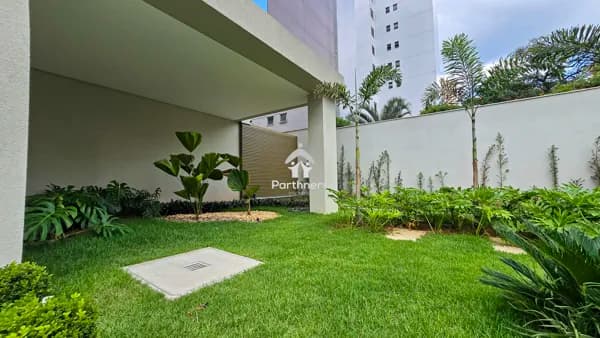 Charmosa Cobertura Duplex 2 Quartos, 2 Suítes, 137 m2 (87 m2 Interno + 50 m2 Externo), Closet, no Carmo - A curtíssima distância da Av. do Contorno e Shopping Pátio Savassi