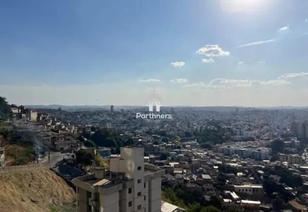 Charmosa Cobertura Duplex, 3 Quartos, Suíte, 172 m2, Espaço Gourmet com Churrasqueira, Terraço, Vista Panorâmica Cinematográfica, no Gutierrez