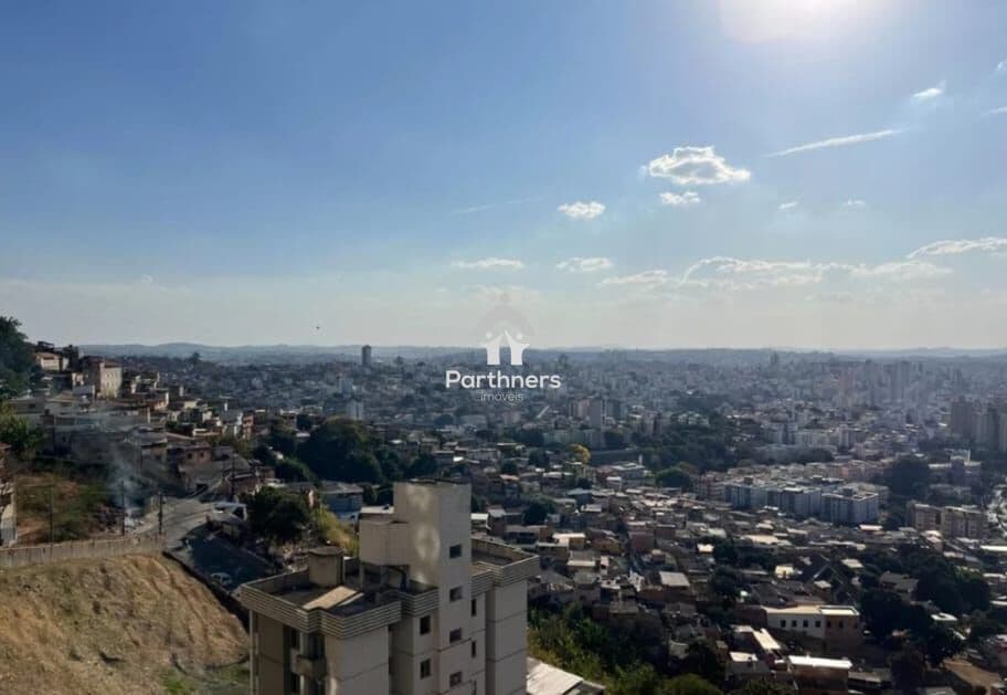 Charmosa Cobertura Duplex, 3 Quartos, Suíte, 172 m2, Espaço Gourmet com Churrasqueira, Terraço, Vista Panorâmica Cinematográfica, no Gutierrez