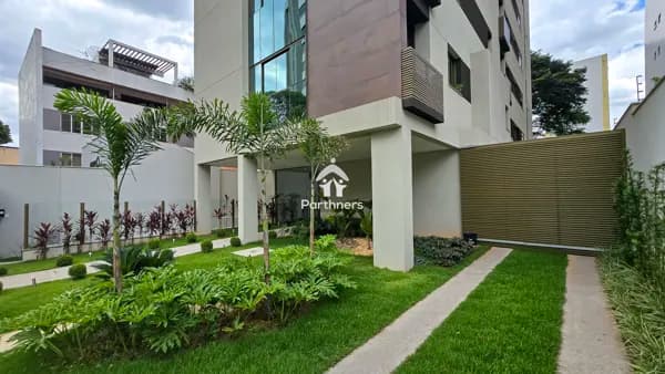 Charmosa Cobertura Duplex 2 Quartos, 2 Suítes, 136 m2 (89 m2 Interno + 47 m2 Externo), Closet, no Carmo - A curtíssima distância da Av. do Contorno e Shopping Pátio Savassi