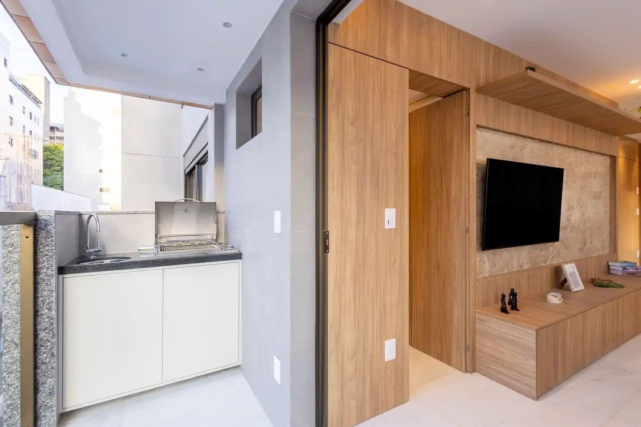 Charmoso Apartamento 2 Quartos, 2 Suítes, 71,4 m2, Varanda Gourmet com Churrasqueira, Rooftop com Piscina, Churrasqueira e Vista Panorâmica no Bairro Sion/BH