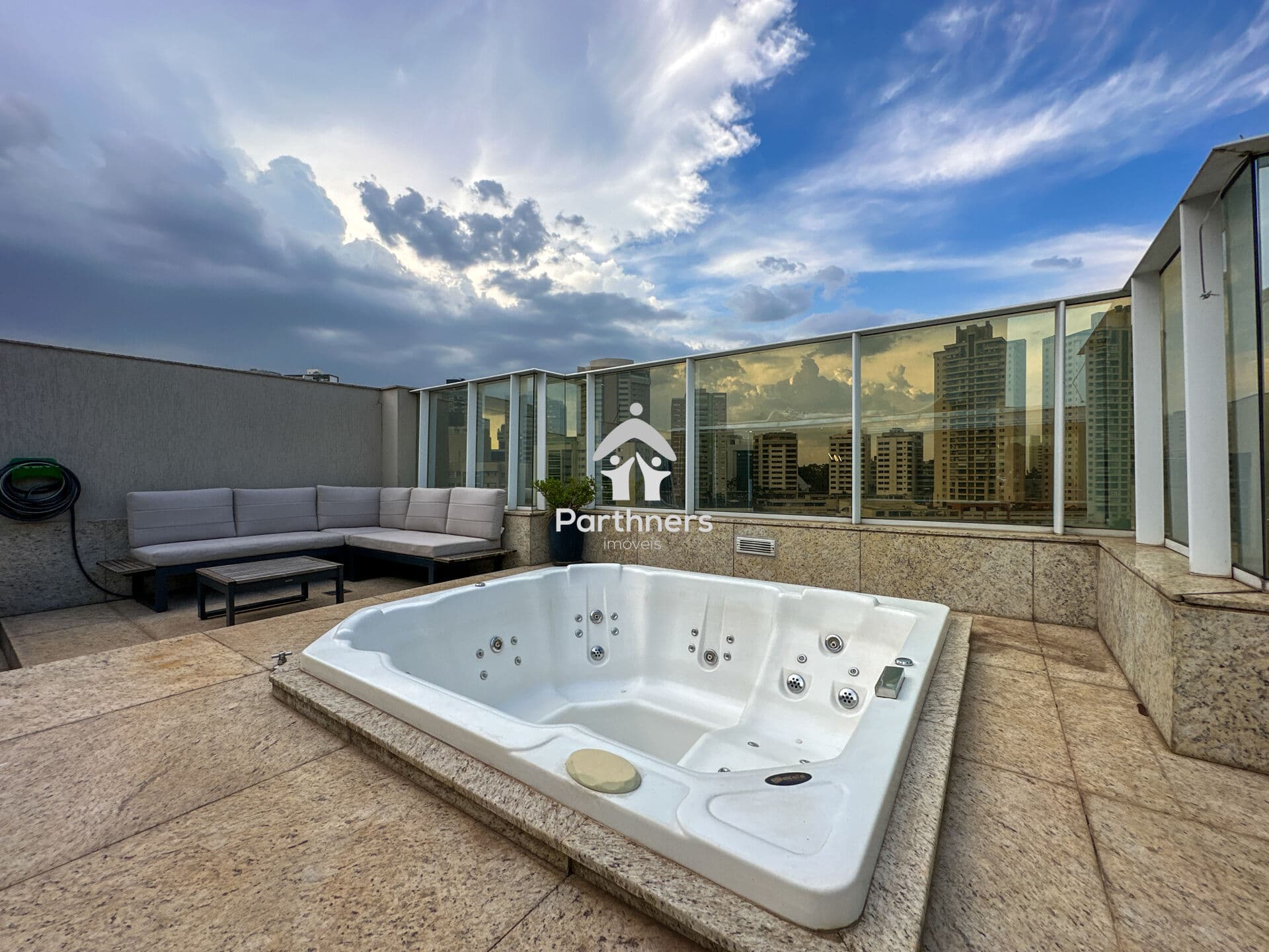 Cobertura de luxo 3 Quartos, Suíte, 205m2, Reformado, Decorado, Andar Super Alto, Lazer e Gourmet Diferenciados na Vila da Serra