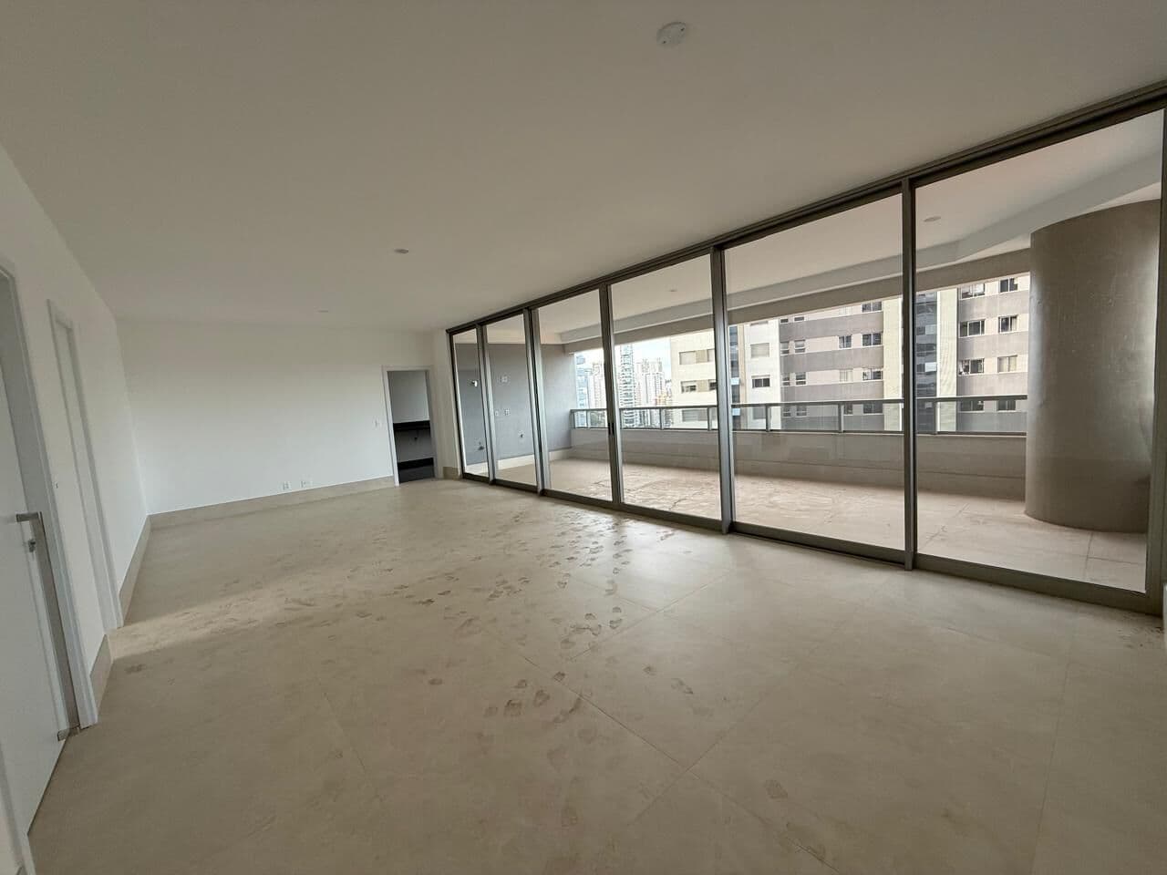 Lindo Apartamento, 4 Quartos, 4 Suítes, 208 m2, Varanda Gourmet, Andar alto, Vista Panorâmica Cinematográfica, no Vale do Sereno
