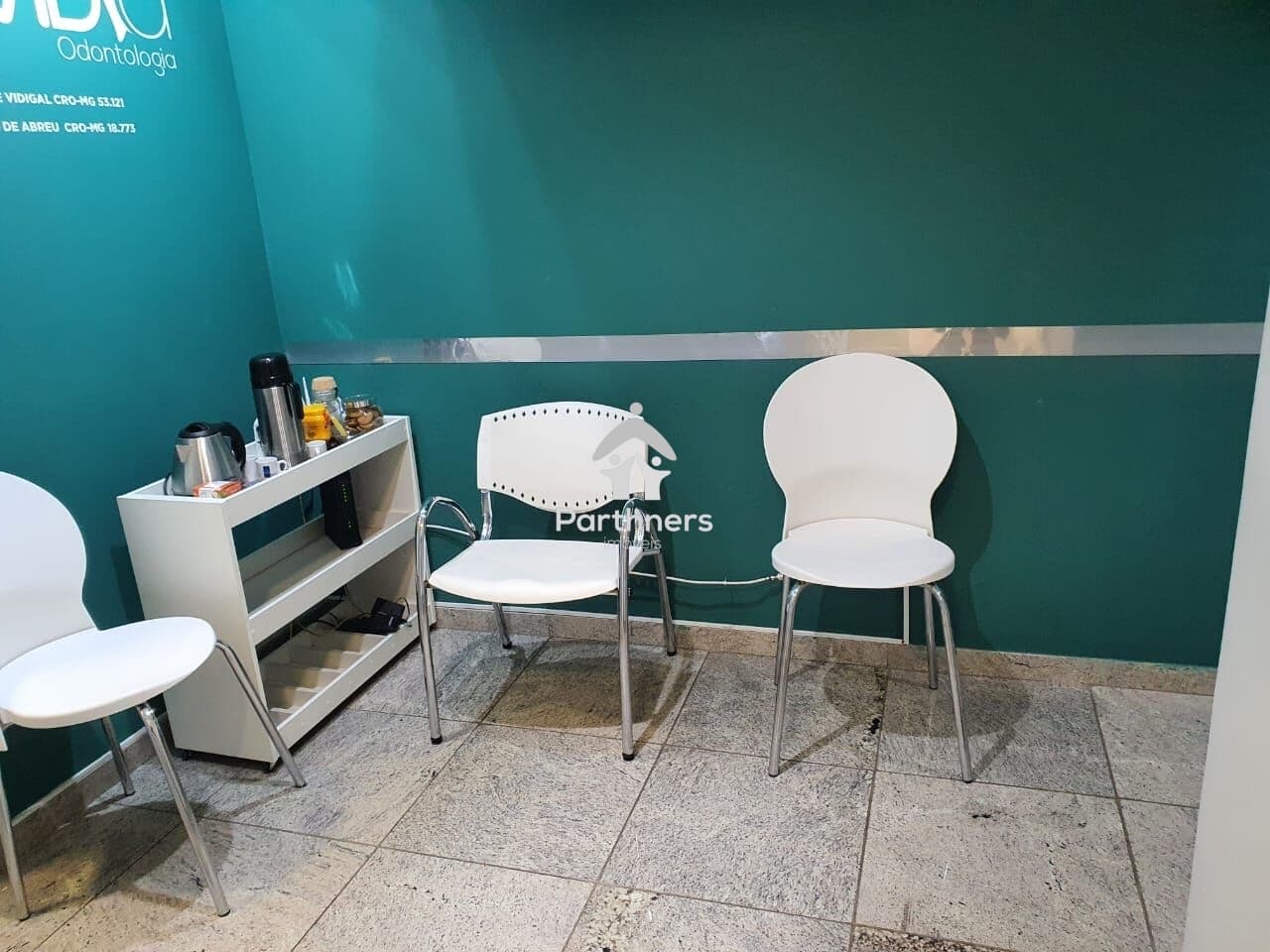 Sala comercial para consultório odontológico a venda, possui 43,42m² na Savassi, Belo Horizonte/MG.