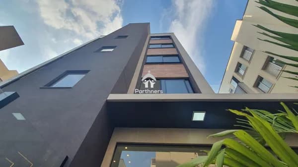 Charmosa Cobertura Duplex 2 Quartos, 2 Suítes, 134,03 m2 (97,9 m2 Interno + 36,14 m2 Externo), no Santo Antônio, a curtísssima distância da Av. Prudente de Moraes