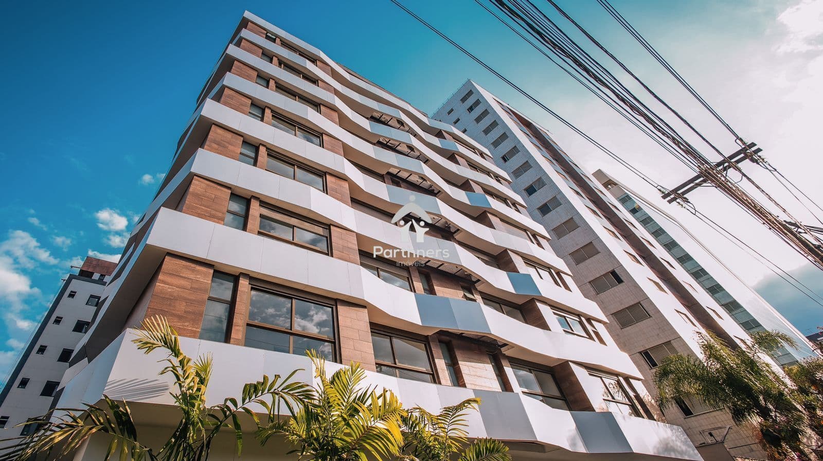 Maravilhoso Apto 3 Quartos, 1 Suíte e 2 Semi-suítes, Closet, 87,88m2, Armários, Ar-Condicionado, Lazer e Gourmet Sofisticados, na Região do Funcionários
