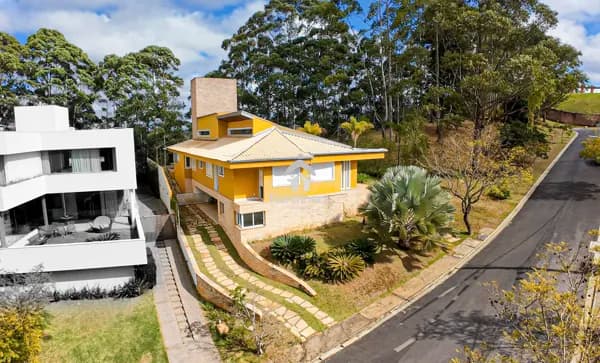 Lindíssima Mansão de 4 Quartos, 4 Suítes, 397 m2, Mobiliada e Decorada, Exuberante Projeto Paisagístico, no Alphaville Flores