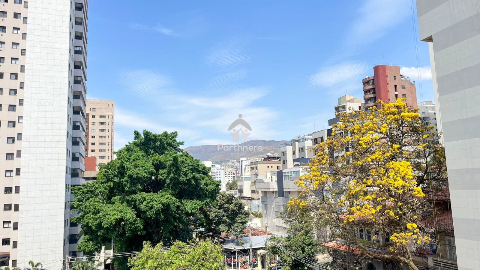 Linda Cobertura Duplex, 4 Quartos, 2 Suítes, 200 m2, 2 Varandas, Armários, Infraestrutura para Spa, Espaço Gourmet, no Ponto mais Charmoso do Santo Antônio